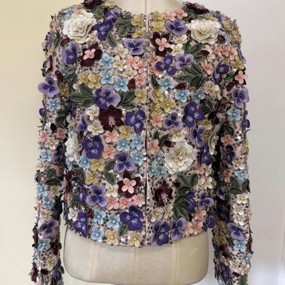 Alice + Olivia
KIDMAN EMBELLISHED TWEED JACKET - Picture 6 of 16